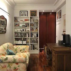 Habitación en casa particular Grande Y Confortable Con Bano Privado Junto A Guggenheim, Bilbao